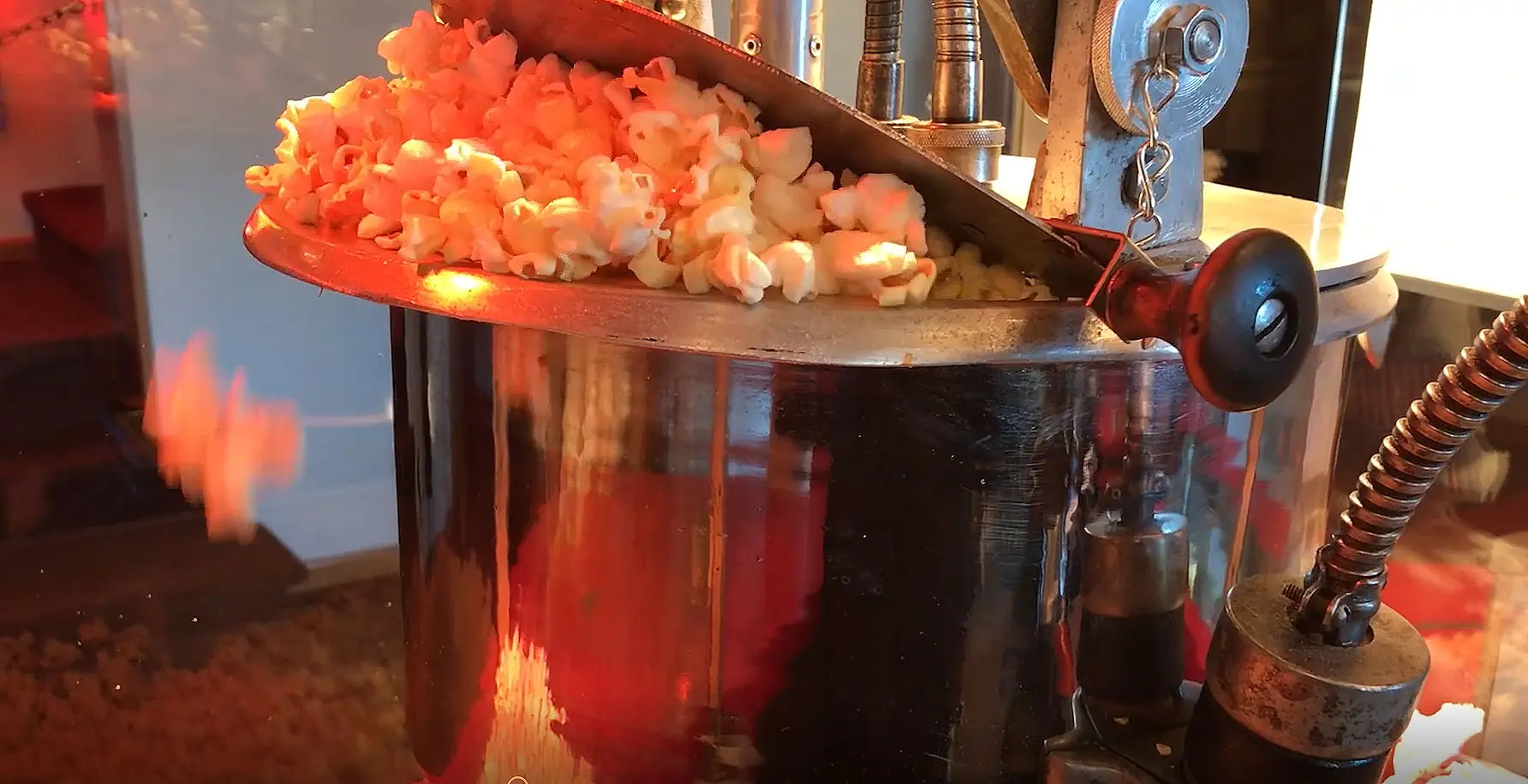 Comet Theatre popcorn and movies in Perham